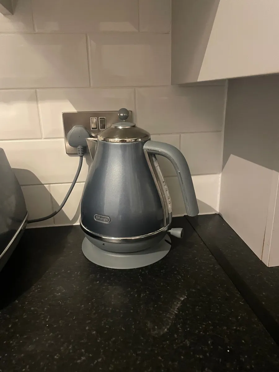 DēLonghi Kettle & Toaster Set - Image 2