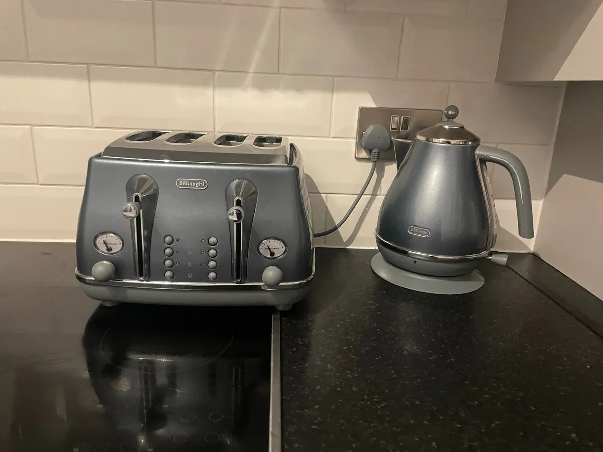 DēLonghi Kettle & Toaster Set - Image 3