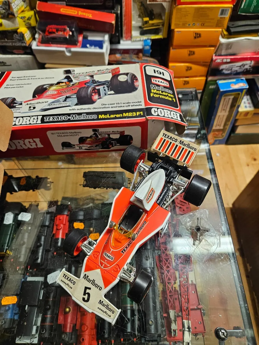 Corgi 1970's Formula 1 Texaco Marlboro - Image 3