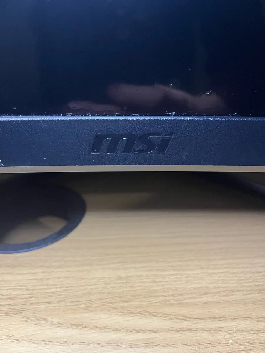 MSI curves gaming monitor 165 hertz - Image 4