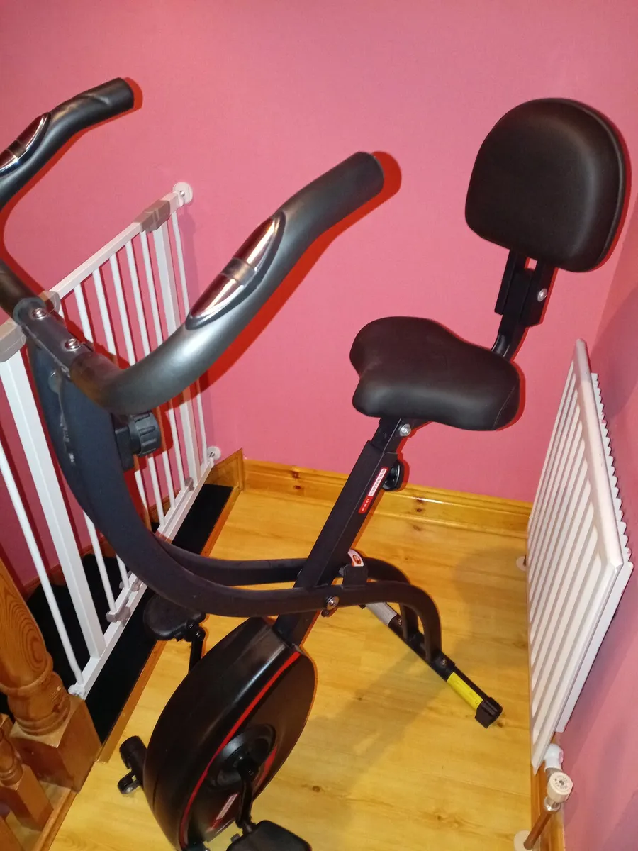 Foldable exercise bike - Image 1