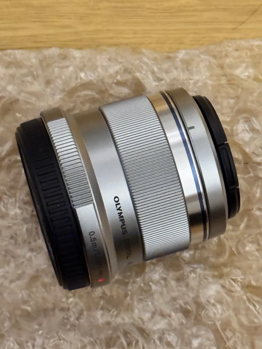 Olympus m.zuiko digital 45mm f/1.8 lens NEW - Image 2