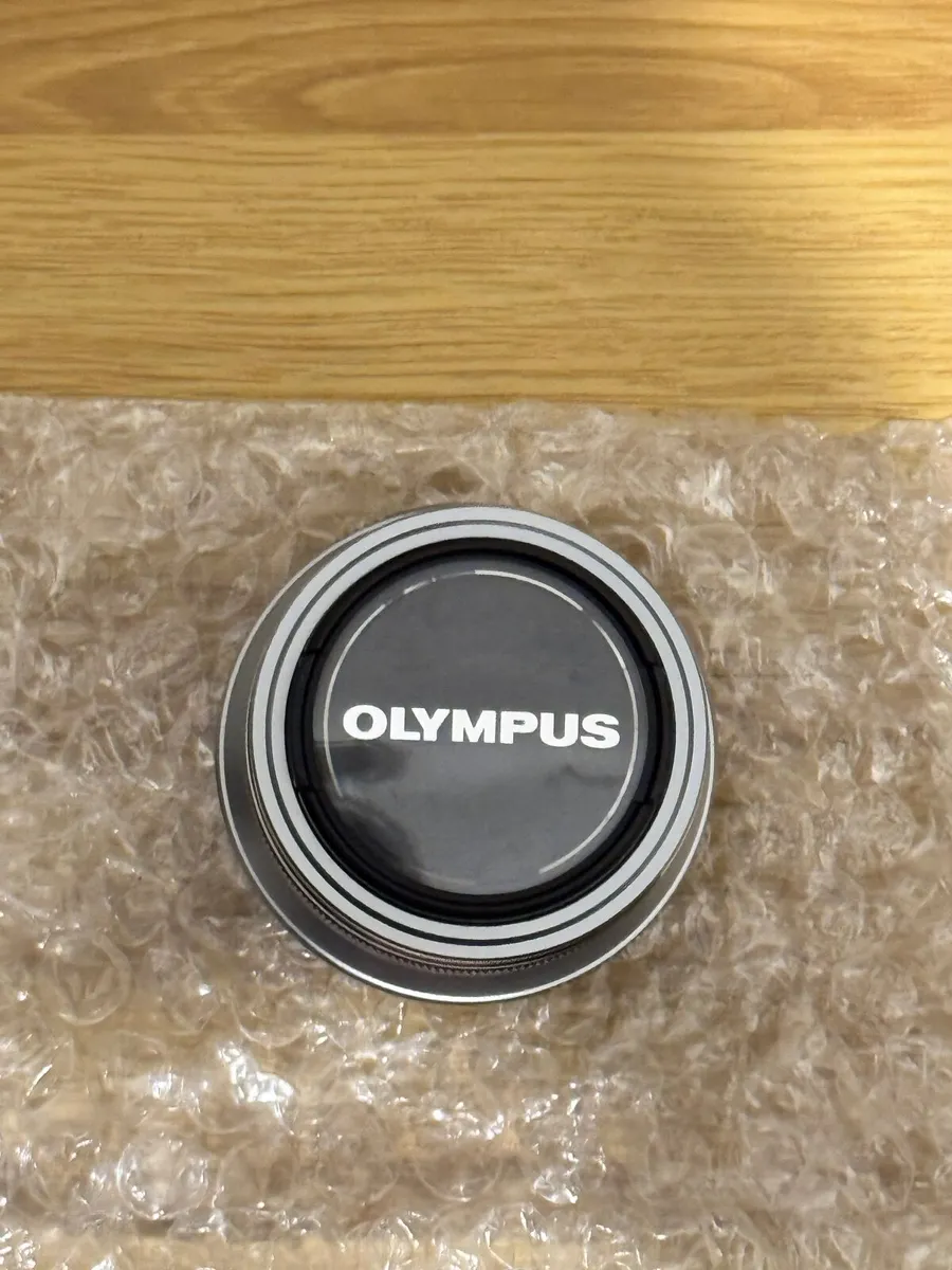 Olympus m.zuiko digital 45mm f/1.8 lens NEW - Image 4