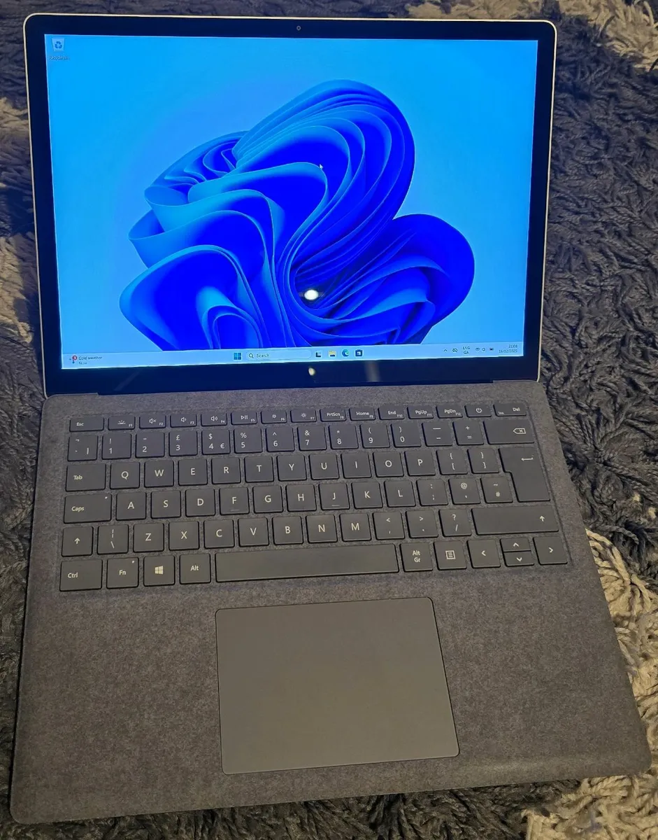 Microsoft Surface Laptop 3 – 13.5” – i5 / 8GB / 12 - Image 1