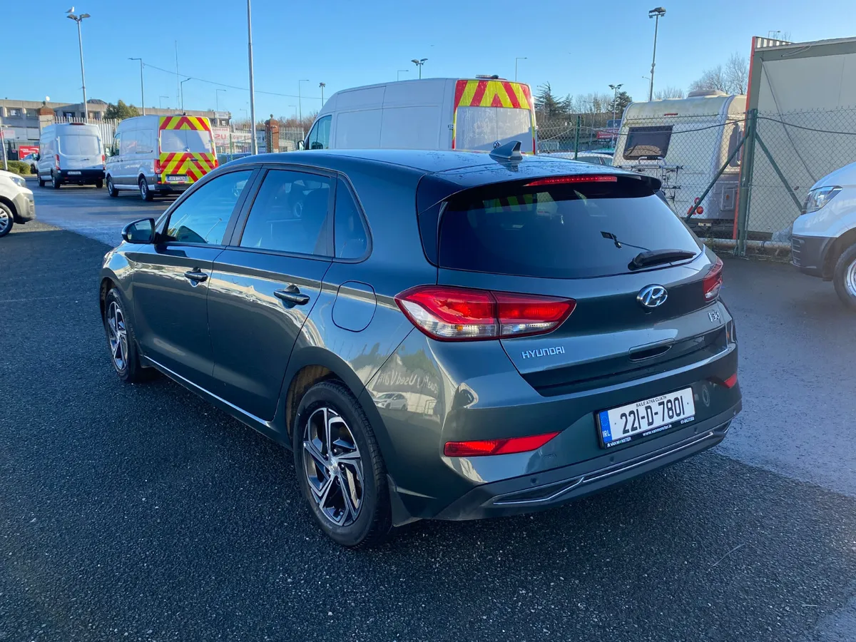 2022 Hyundai i30 1.6 Deluxe - Image 4