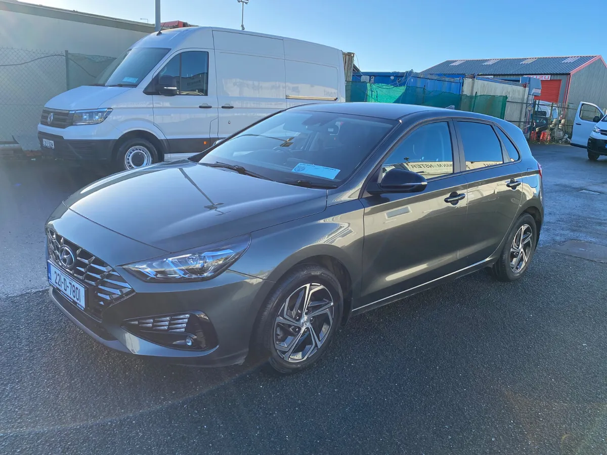 2022 Hyundai i30 1.6 Deluxe - Image 3