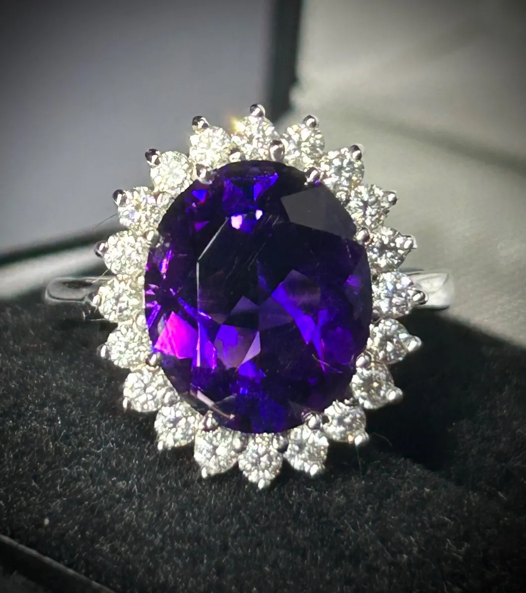 18k White Gold Amethyst Diamond Ring - Image 1