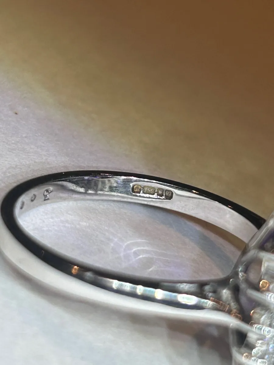 18k White Gold Amethyst Diamond Ring - Image 3