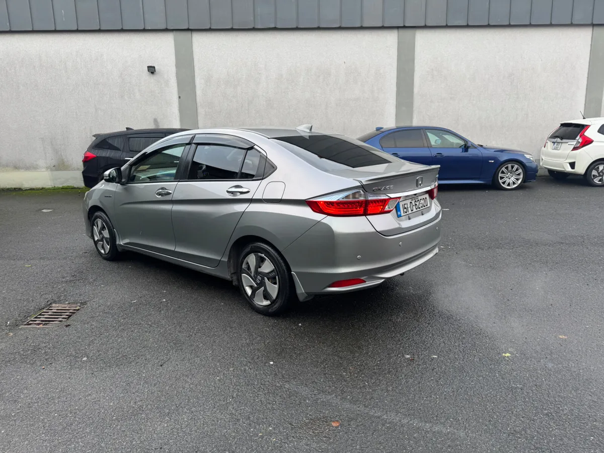Honda Grace 2015 Automatic hybrid - Image 4