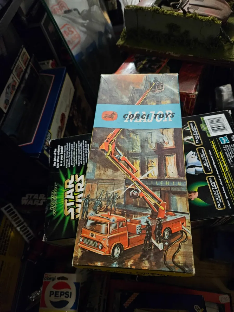 Corgi Fire Engine - Image 2
