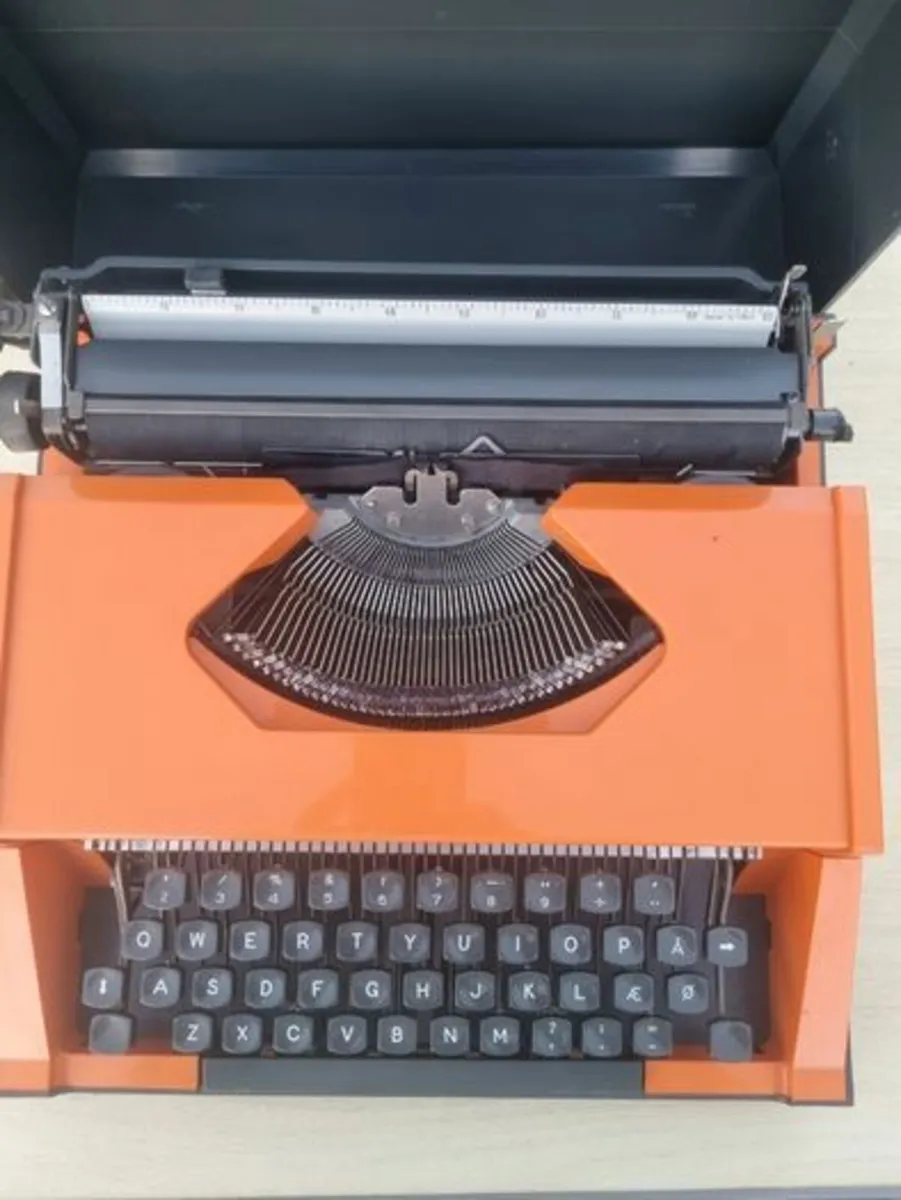 Portable Typewriter -Rover 1000 - Image 2