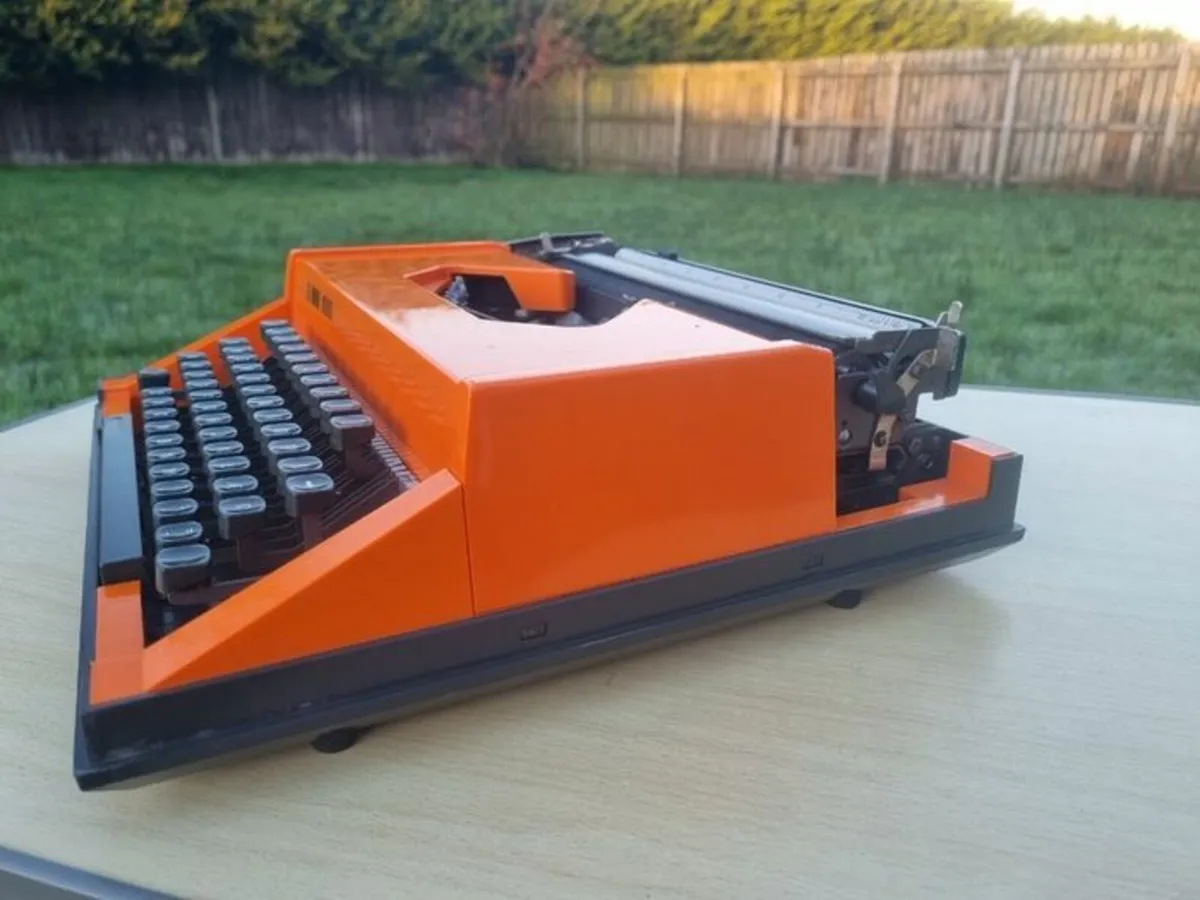 Portable Typewriter -Rover 1000 - Image 3