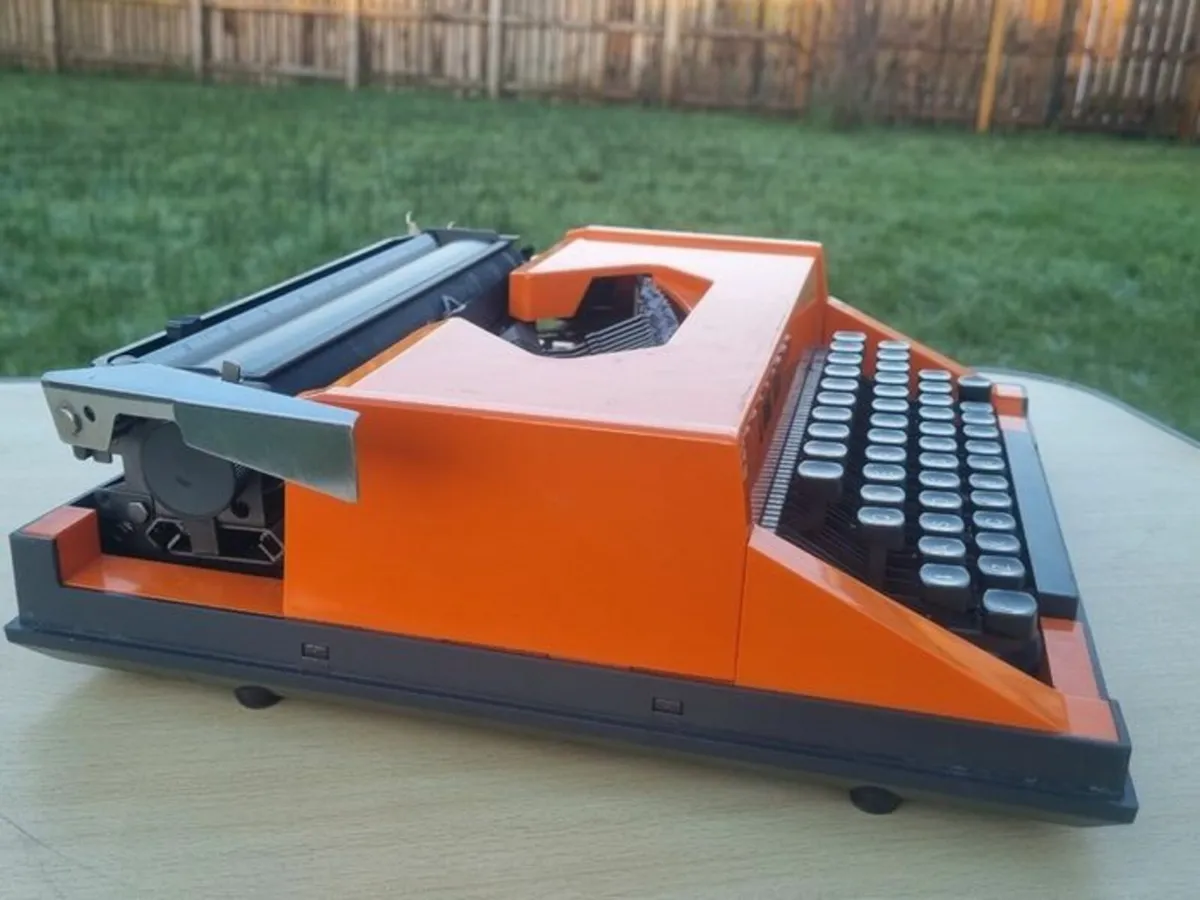 Portable Typewriter -Rover 1000 - Image 4