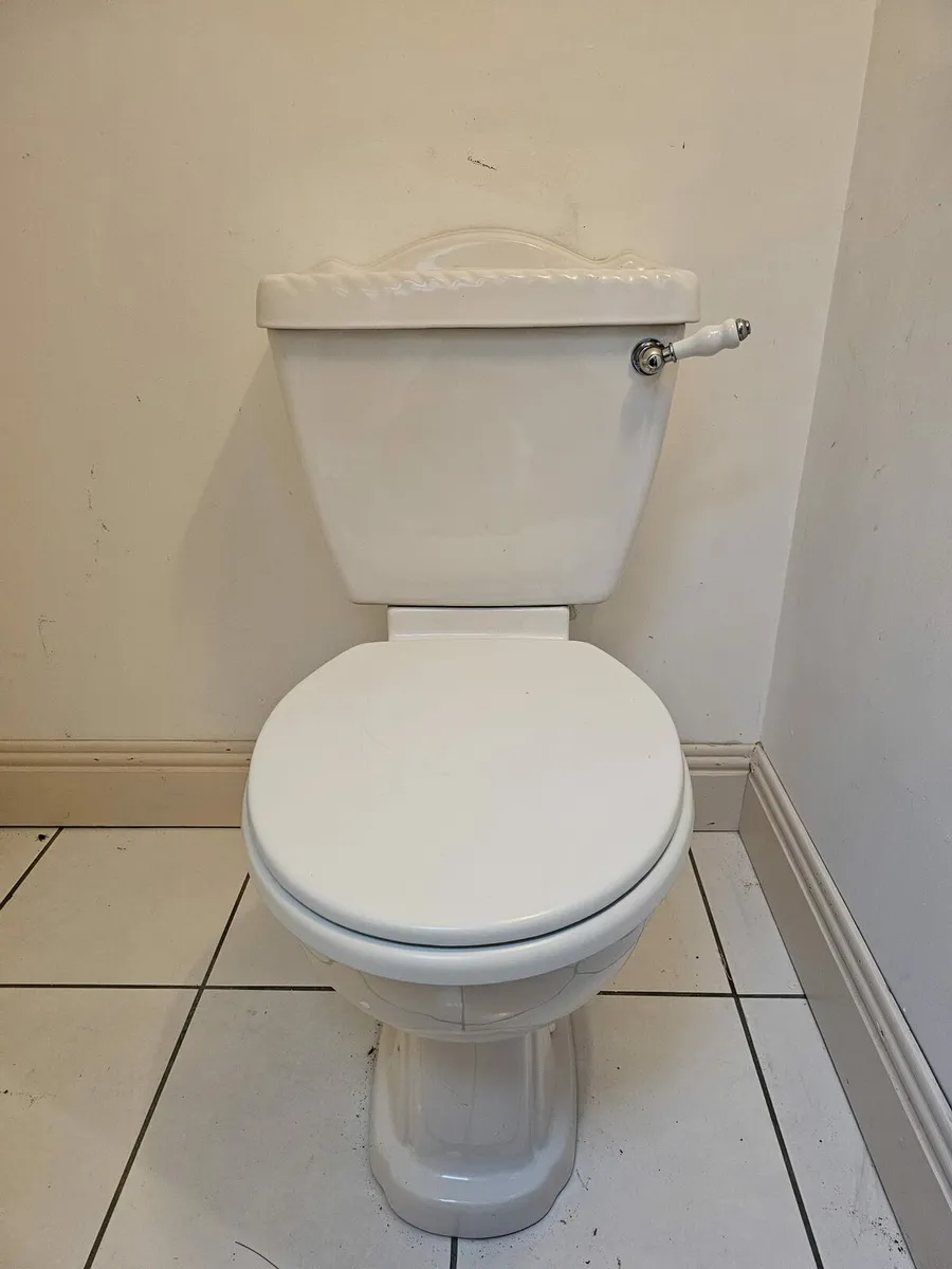 Bathroom sinks pedestals & electric shower - Image 4