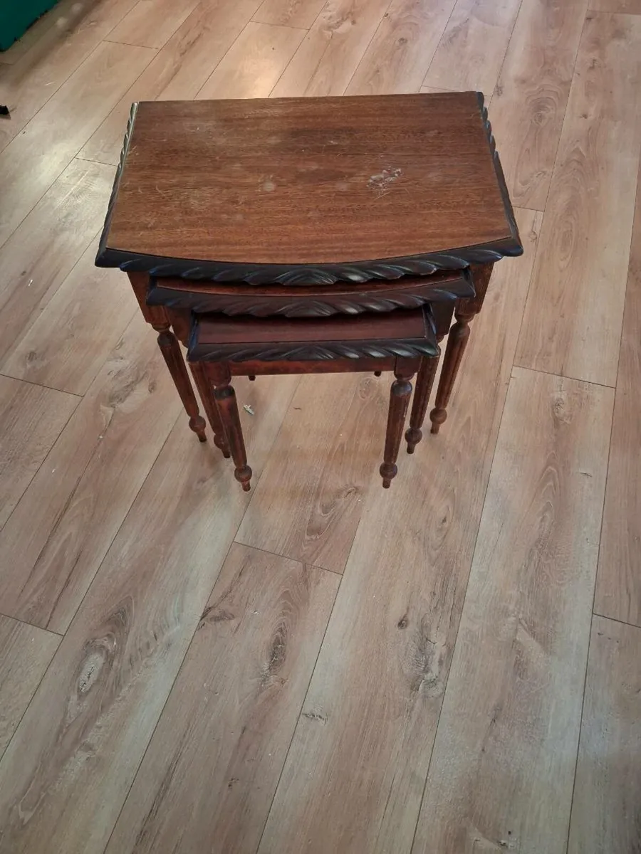 Nest of 3 tables - Image 1
