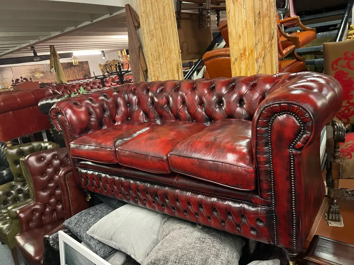 Antique chesterfield sofa 🎄🎄🎄 - Image 1