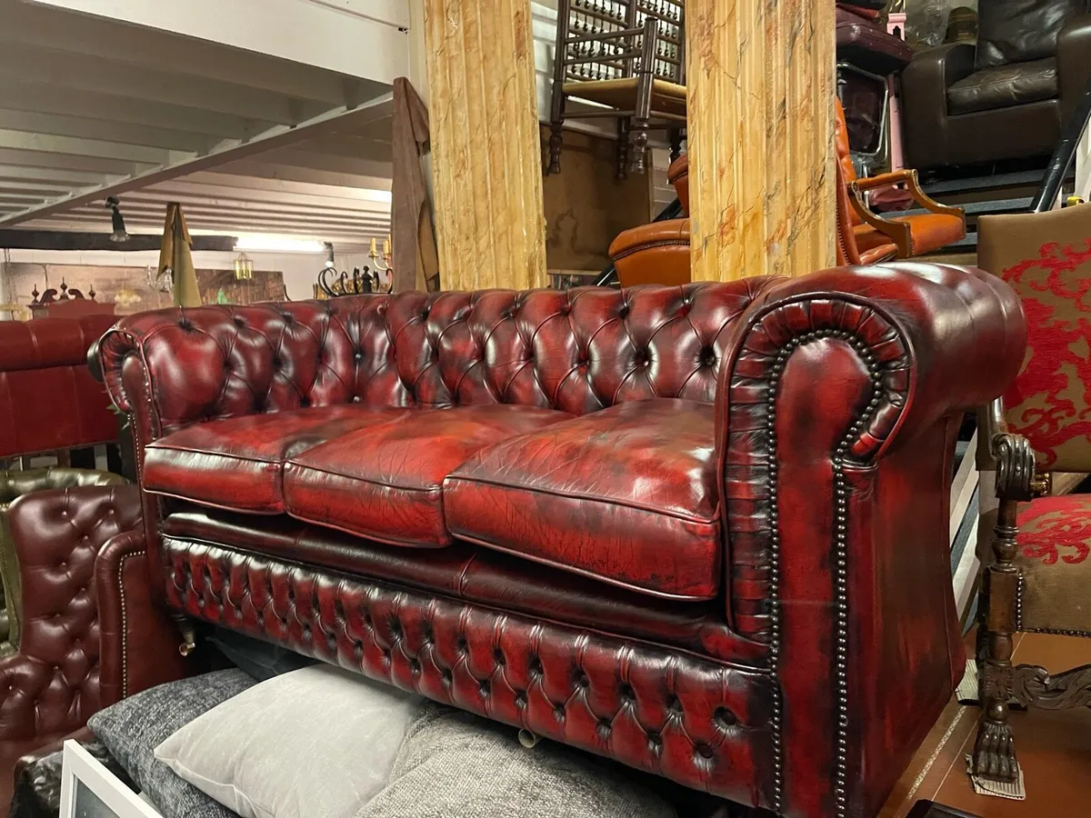 Antique chesterfield sofa 🎄🎄🎄 - Image 2