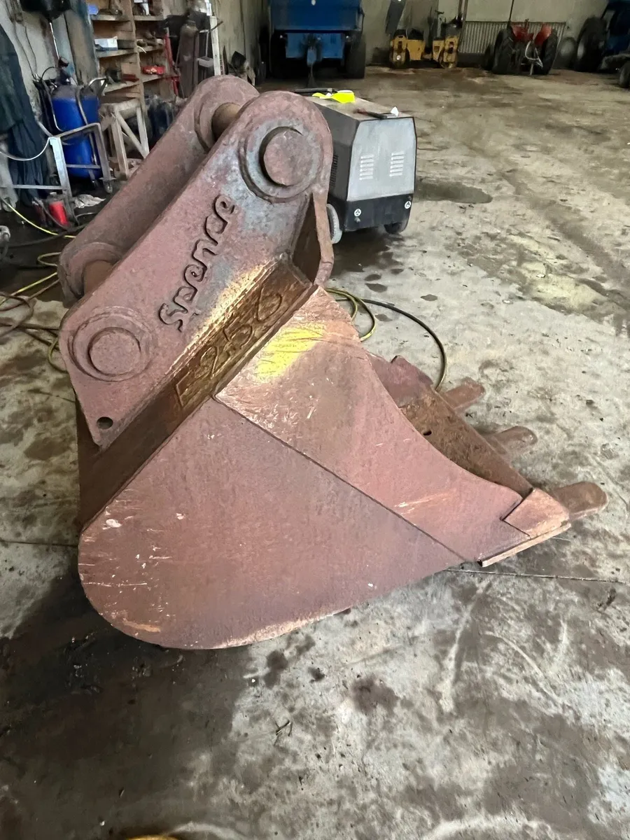 Spence 750mm digging bucket 80mm pins 20T digger - Image 1