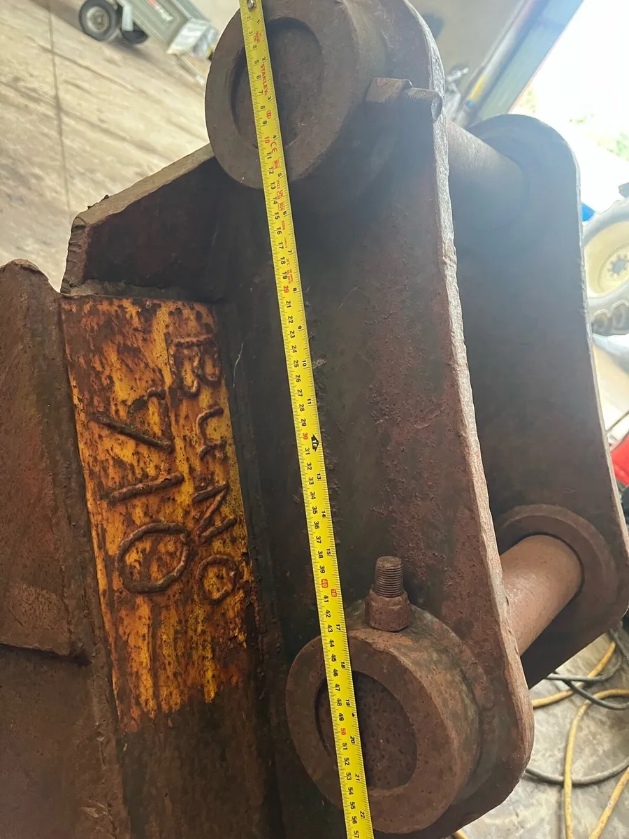 Spence 750mm digging bucket 80mm pins 20T digger - Image 4