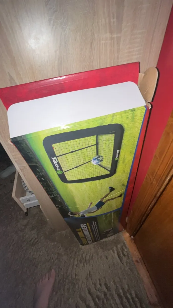 Football rebounder - Image 1