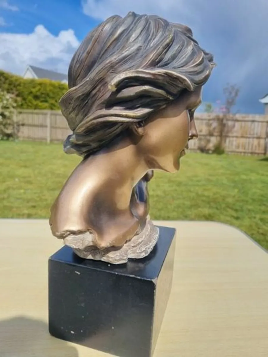 Sculpture of a woman's head - Image 3