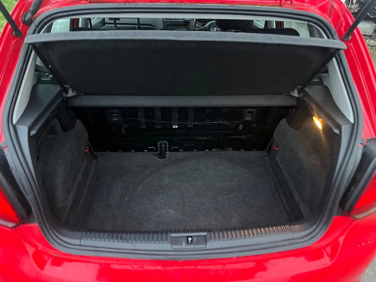 Volkswagen Polo 2011 - Image 2