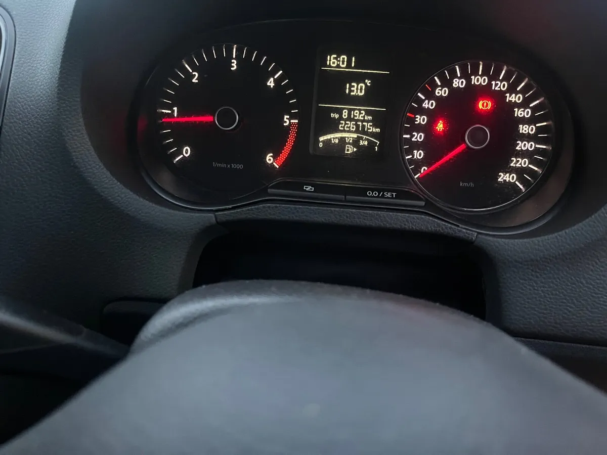 Volkswagen Polo 2011 - Image 3