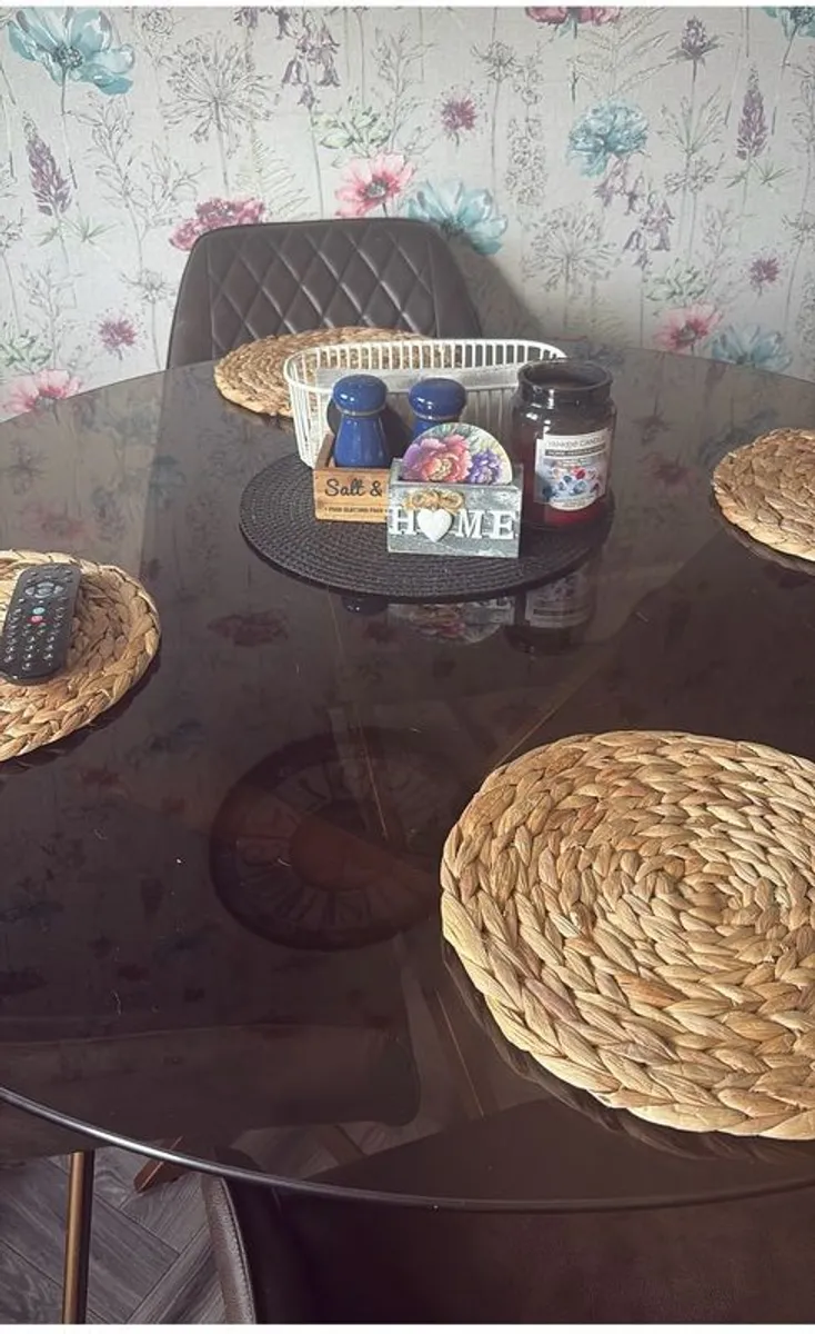 kitchen table - Image 1