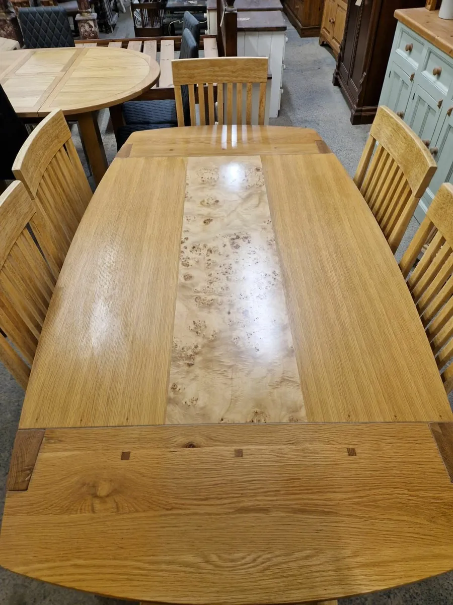 Solid light oak table, 6 chairs - Image 2