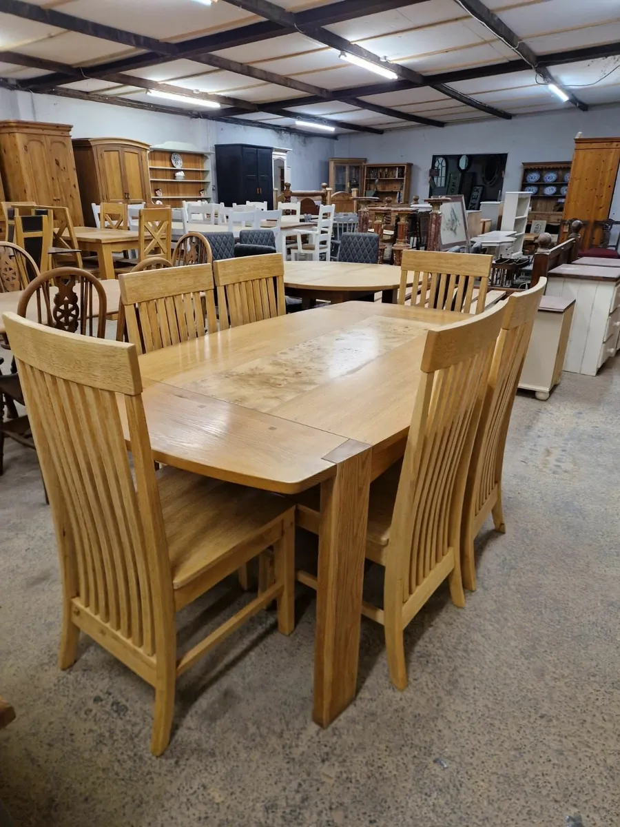Solid light oak table, 6 chairs - Image 4