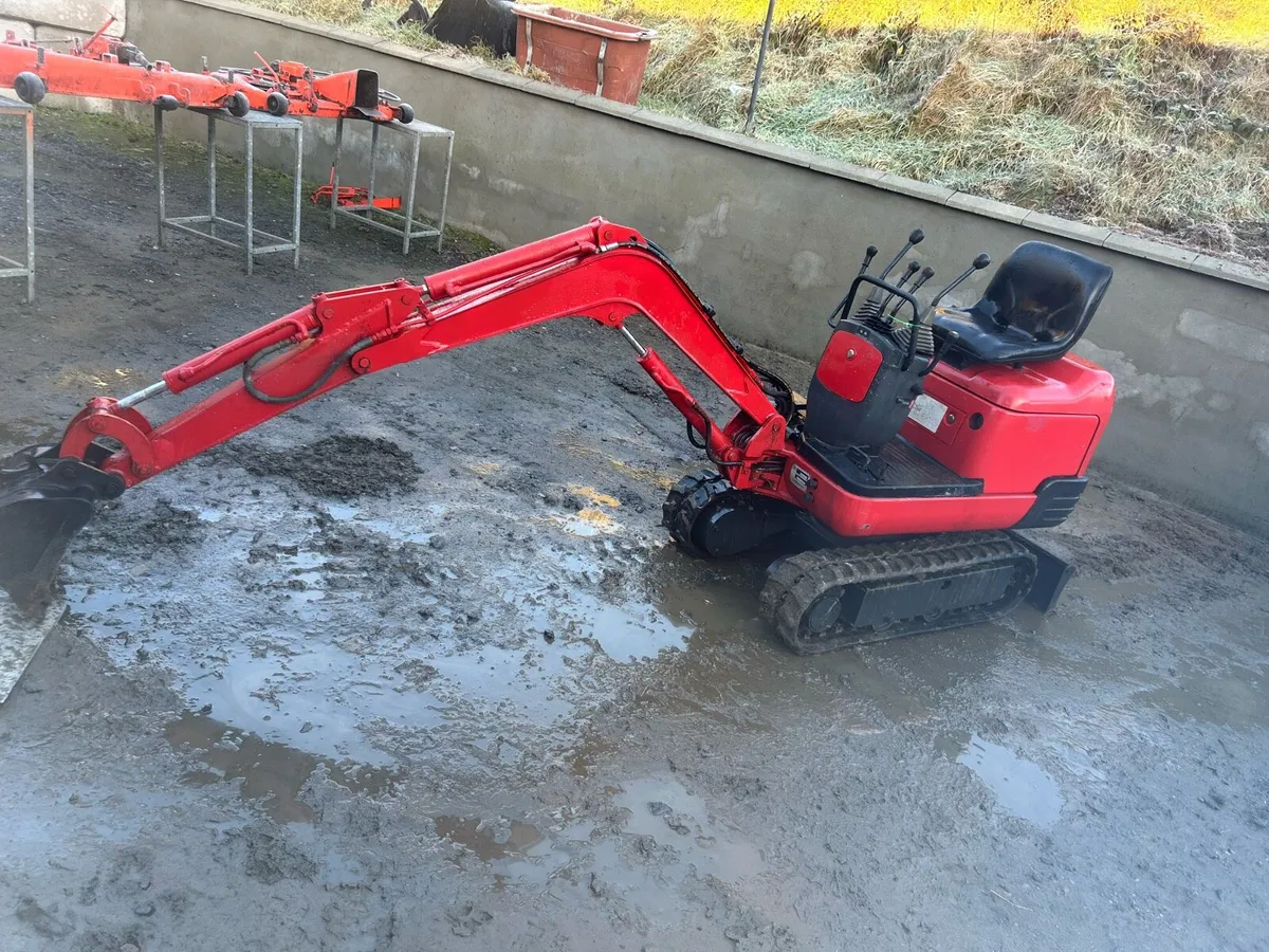 IHI 7J Mini Digger - Image 1