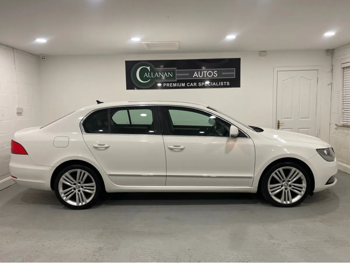 Skoda Superb 2.0 TDI ELEGANCE 170PS 5DR**LEATHER** - Image 4