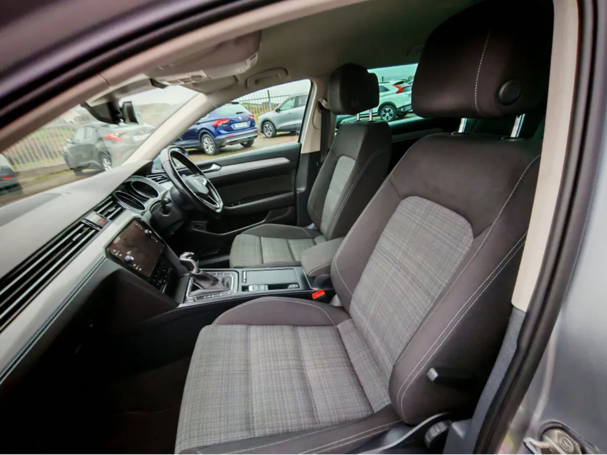 VOLKSWAGEN PASSAT ESTATE BUS 2.0 TDI MANUAL 6SPEED - Image 4