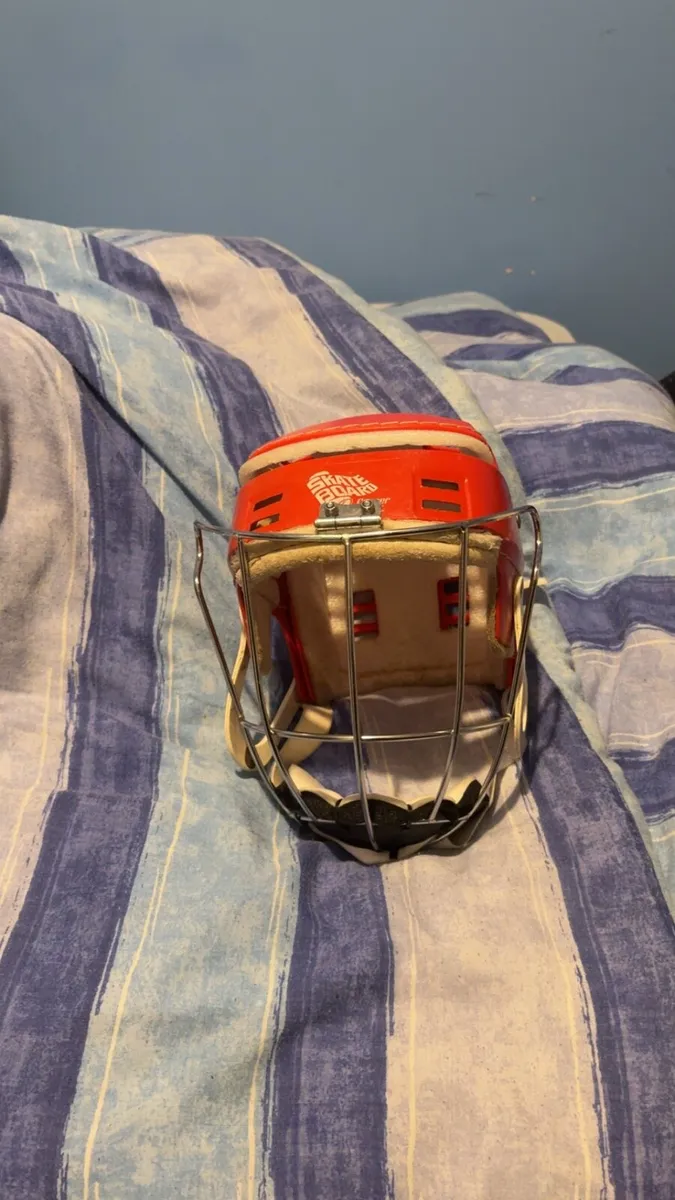 Skateboard Helmet - Image 1