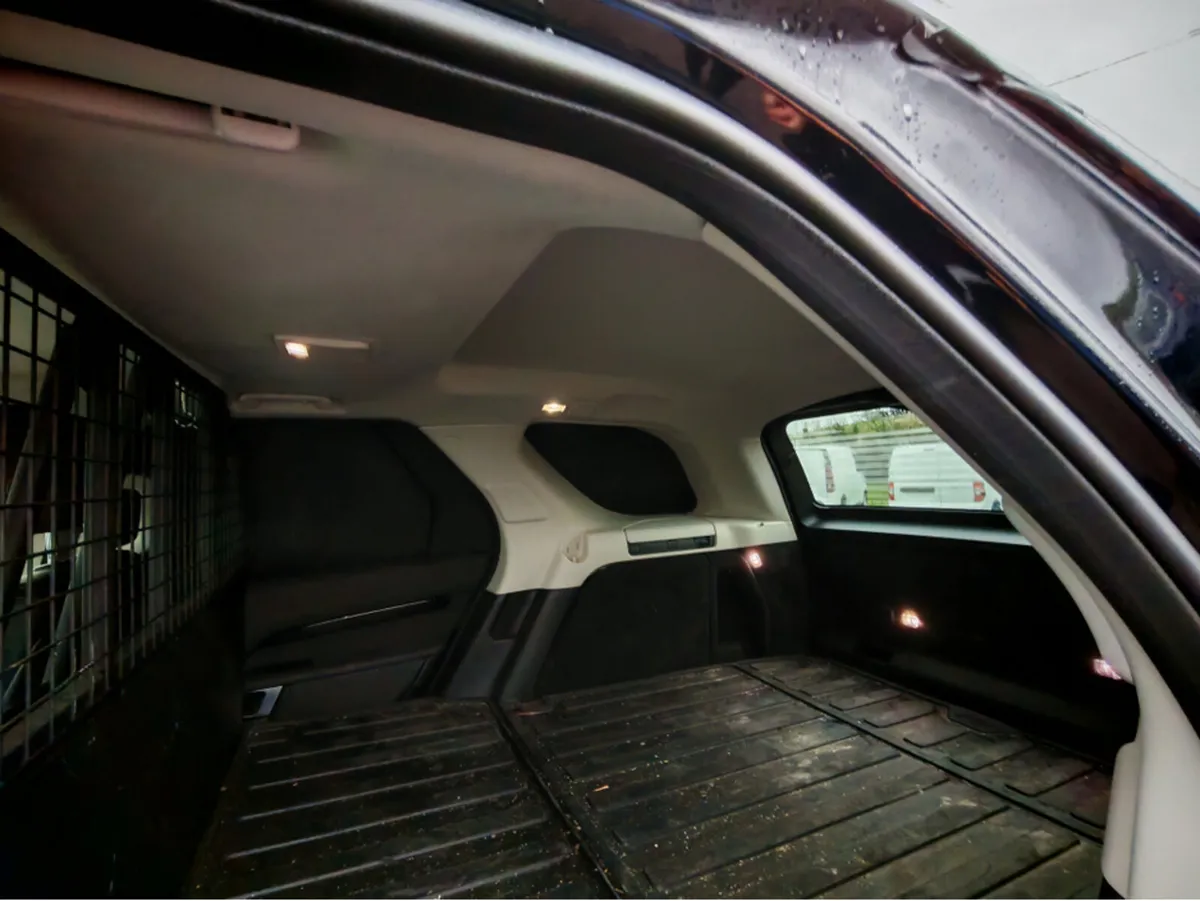 LAND ROVER DISCOVERY MY19 3.0 SDV6 SE COM COMMERCI - Image 2