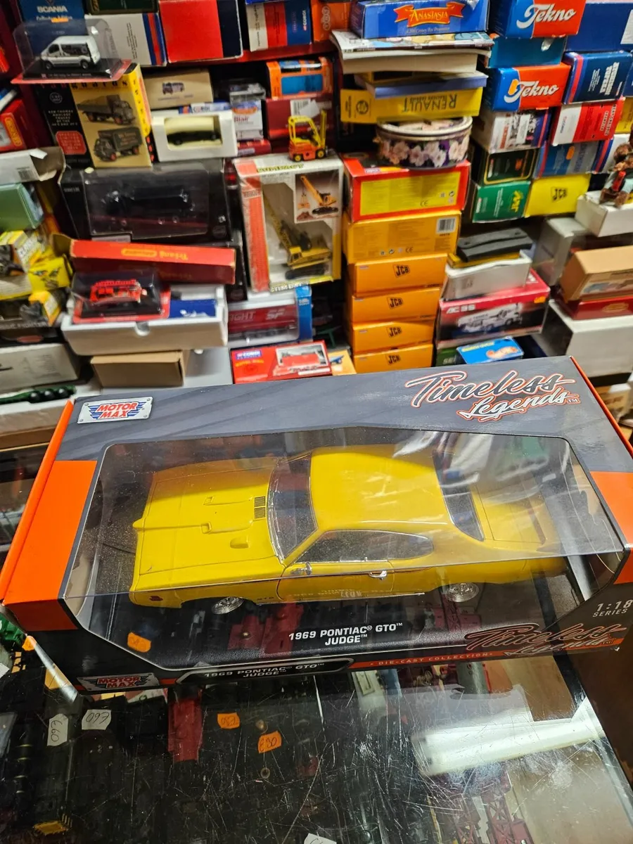 Corgi Motormax Pontiac GTO 1.18 - Image 3