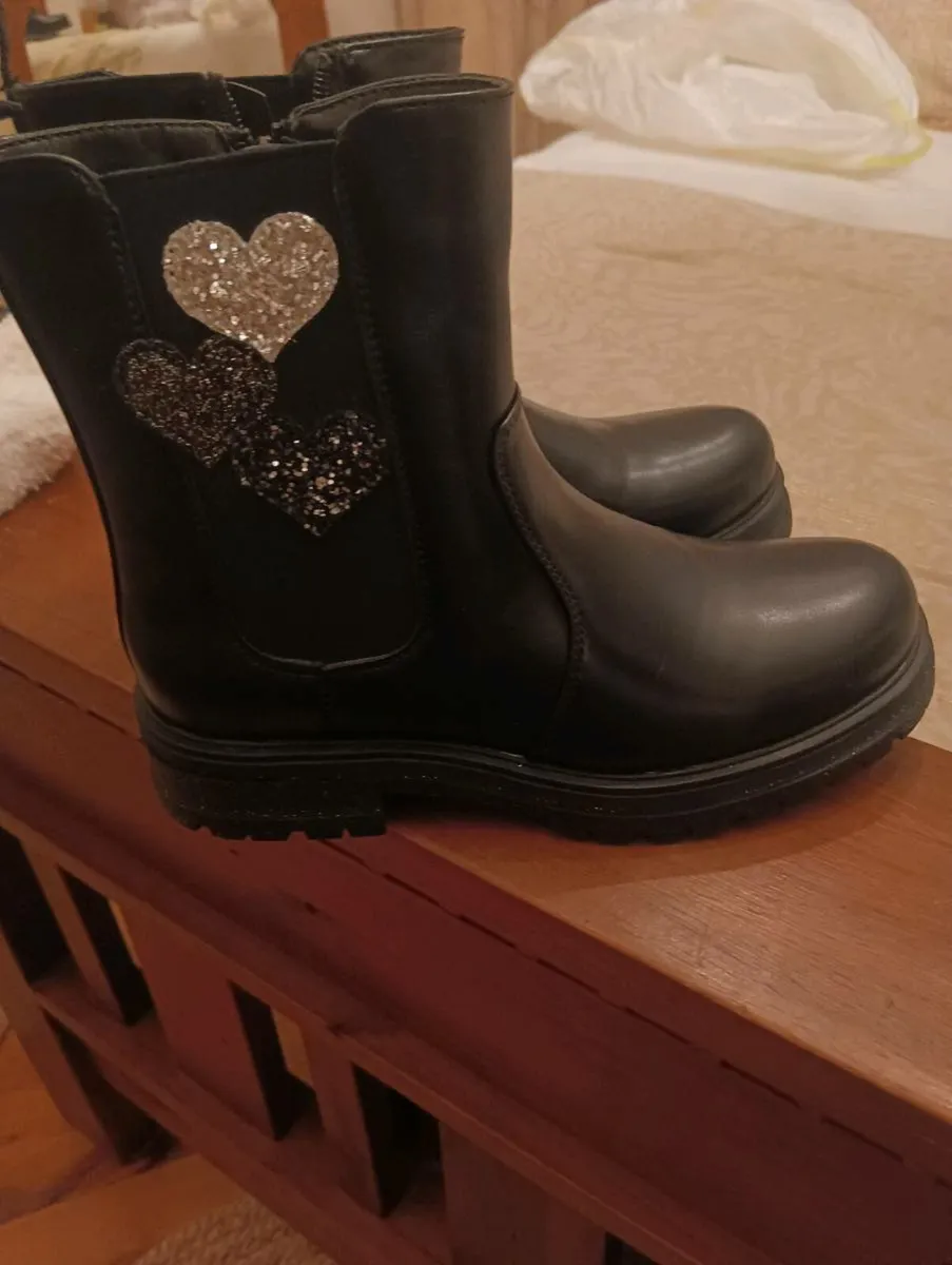 Beautiful 9 year old girl's new clothes boots - Image 4