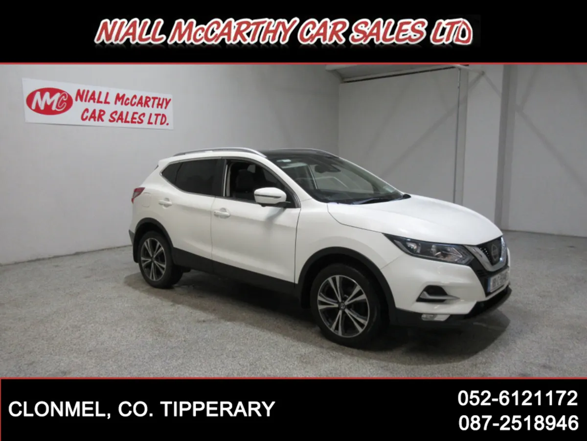 Nissan Qashqai 1.2 SV PREMIUM  NAV - PAN ROOF - SC - Image 3