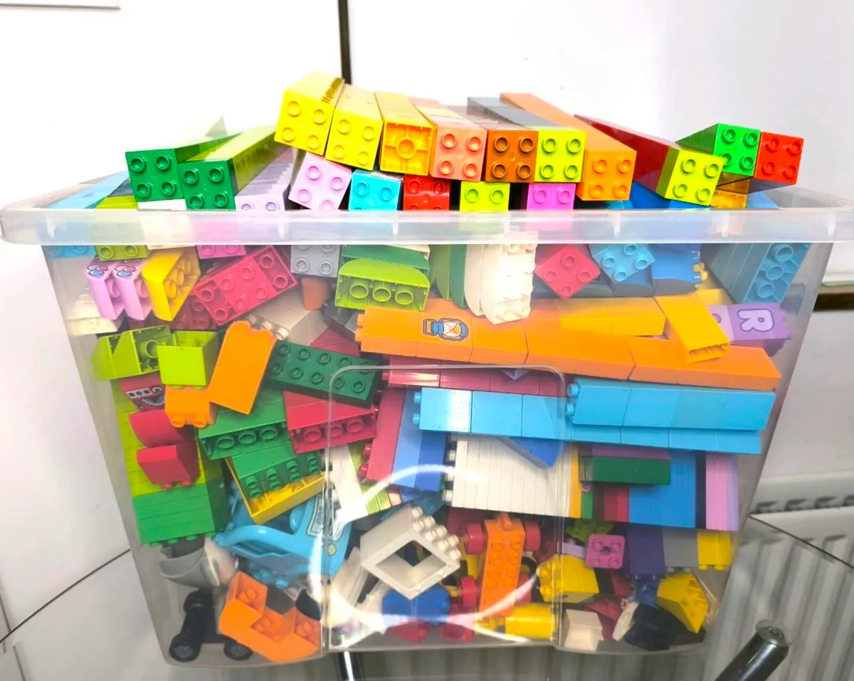 Massive Lego Duplo Bundle 1110 pieces - Image 1