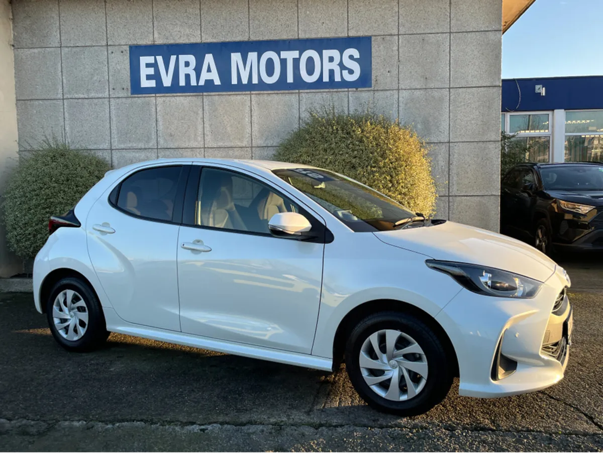 Toyota Yaris X HYBRID 1.5 AUTOMATIC PETROL //KEYLE - Image 3