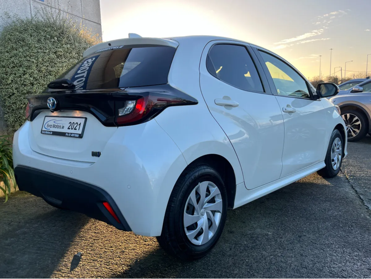 Toyota Yaris X HYBRID 1.5 AUTOMATIC PETROL //KEYLE - Image 4