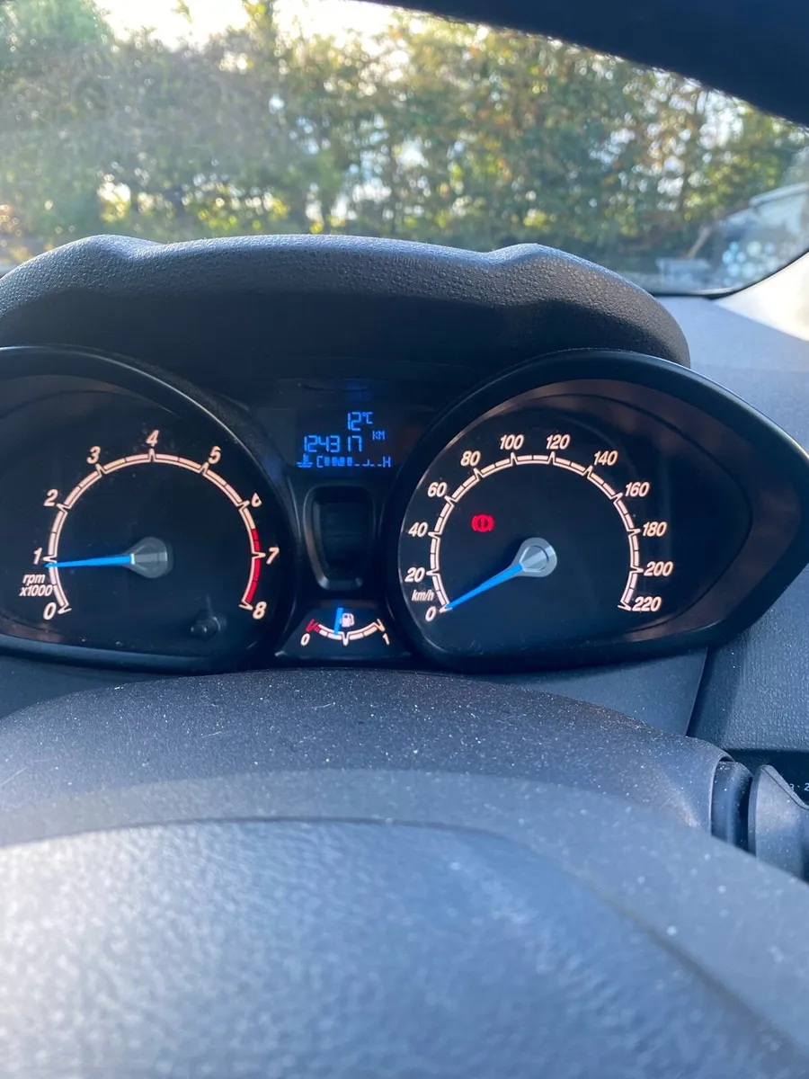 Ford fiesta - Image 2