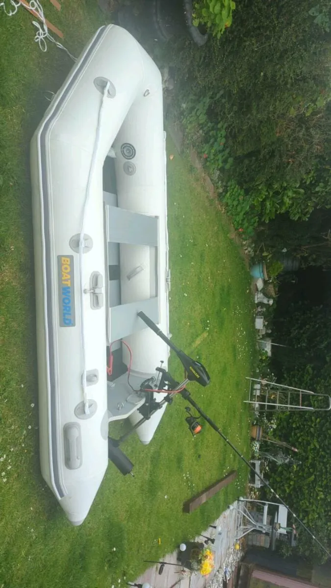 Inflatable boat with electric motor/accessories - Image 2