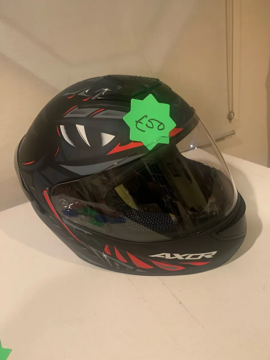 200 garments clearing at €50 jackets pants all on - Image 1