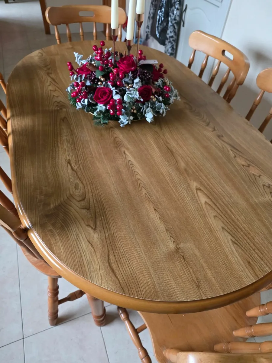 Table and 6 chairs - Image 1