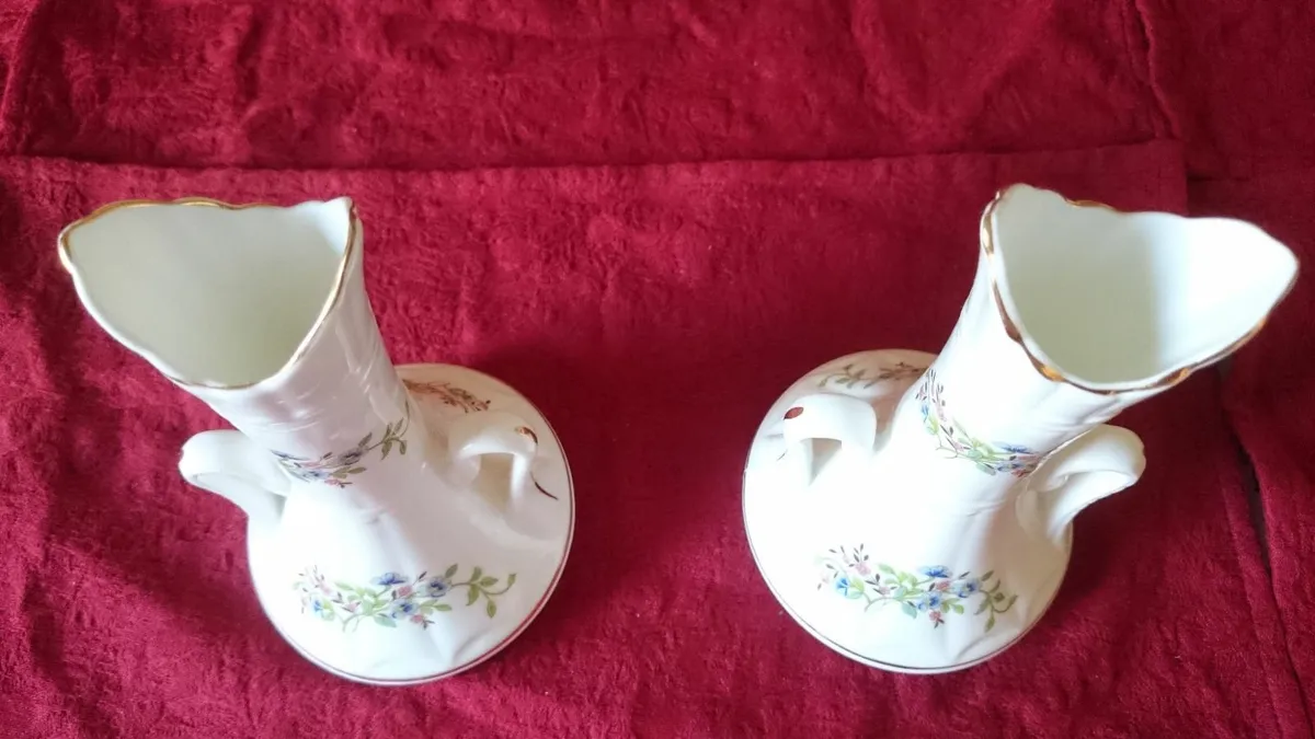 Pair Claddagh China Ireland 2 Handled Floral Vases - Image 3