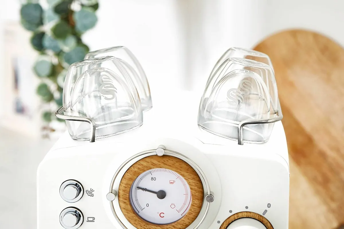 SK22110WHTN Nordic Espresso Coffee Machine with - Image 4