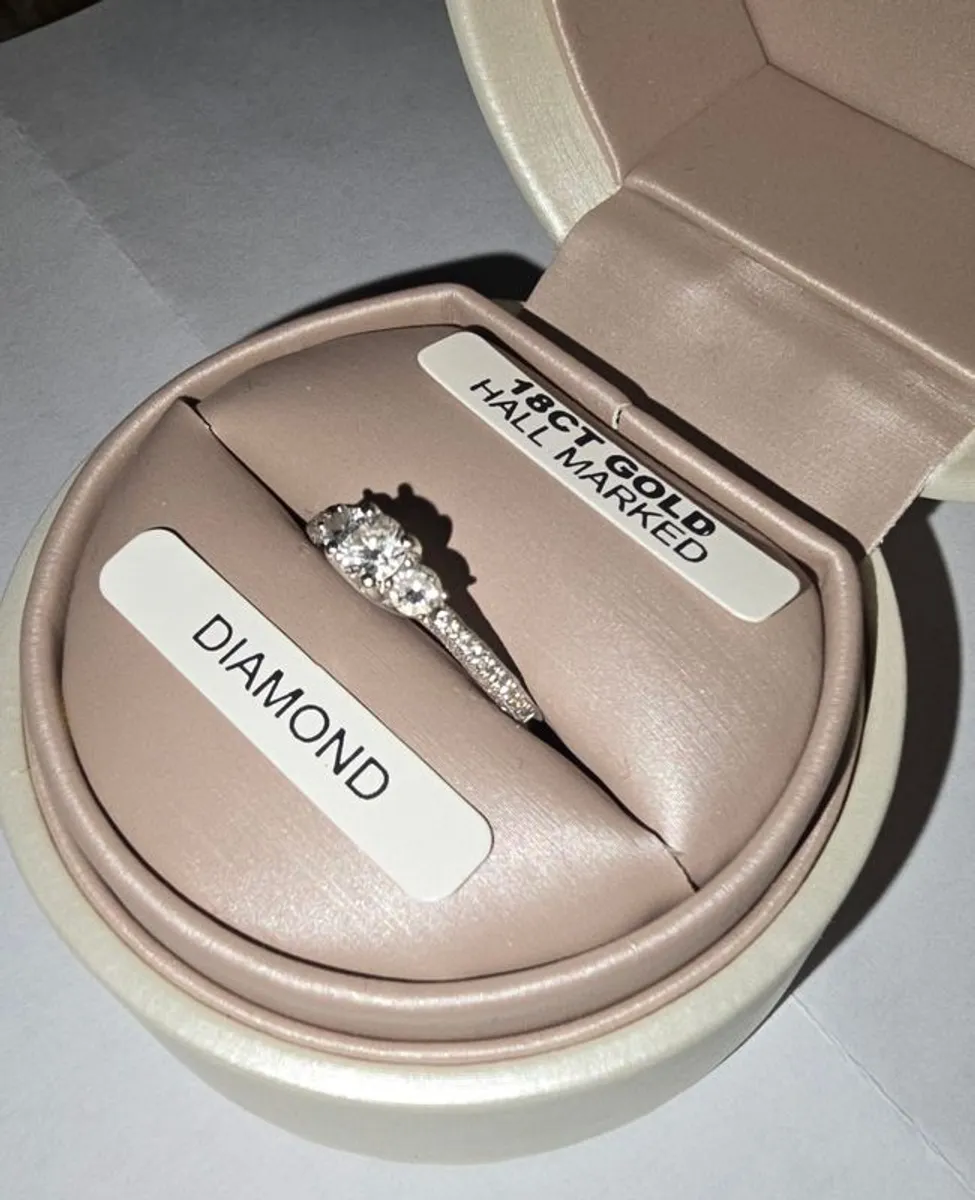 Hall marked 18ct White Gold Diamond ring by Kathy De Stafford - Image 1