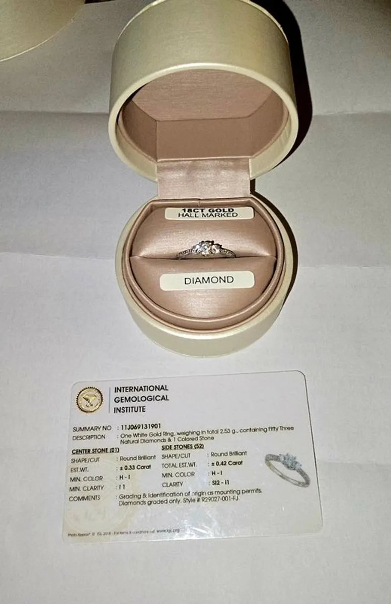 Hall marked 18ct White Gold Diamond ring by Kathy De Stafford - Image 3