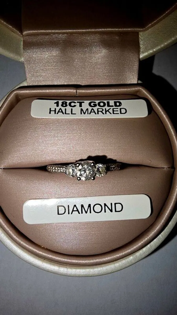 Hall marked 18ct White Gold Diamond ring by Kathy De Stafford - Image 4